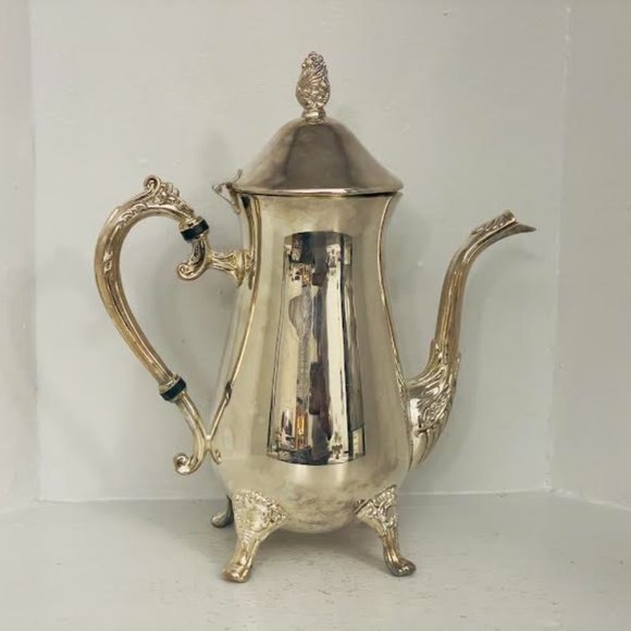 Elegant Polished Silver Plated Tea/Coffee Lidded Pot Vintage Teapot Teaware - Picture 4 of 14